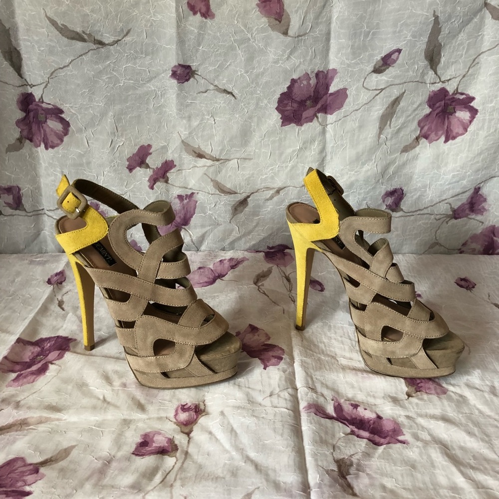 Another shoemint two tone 5 1/2 platform.